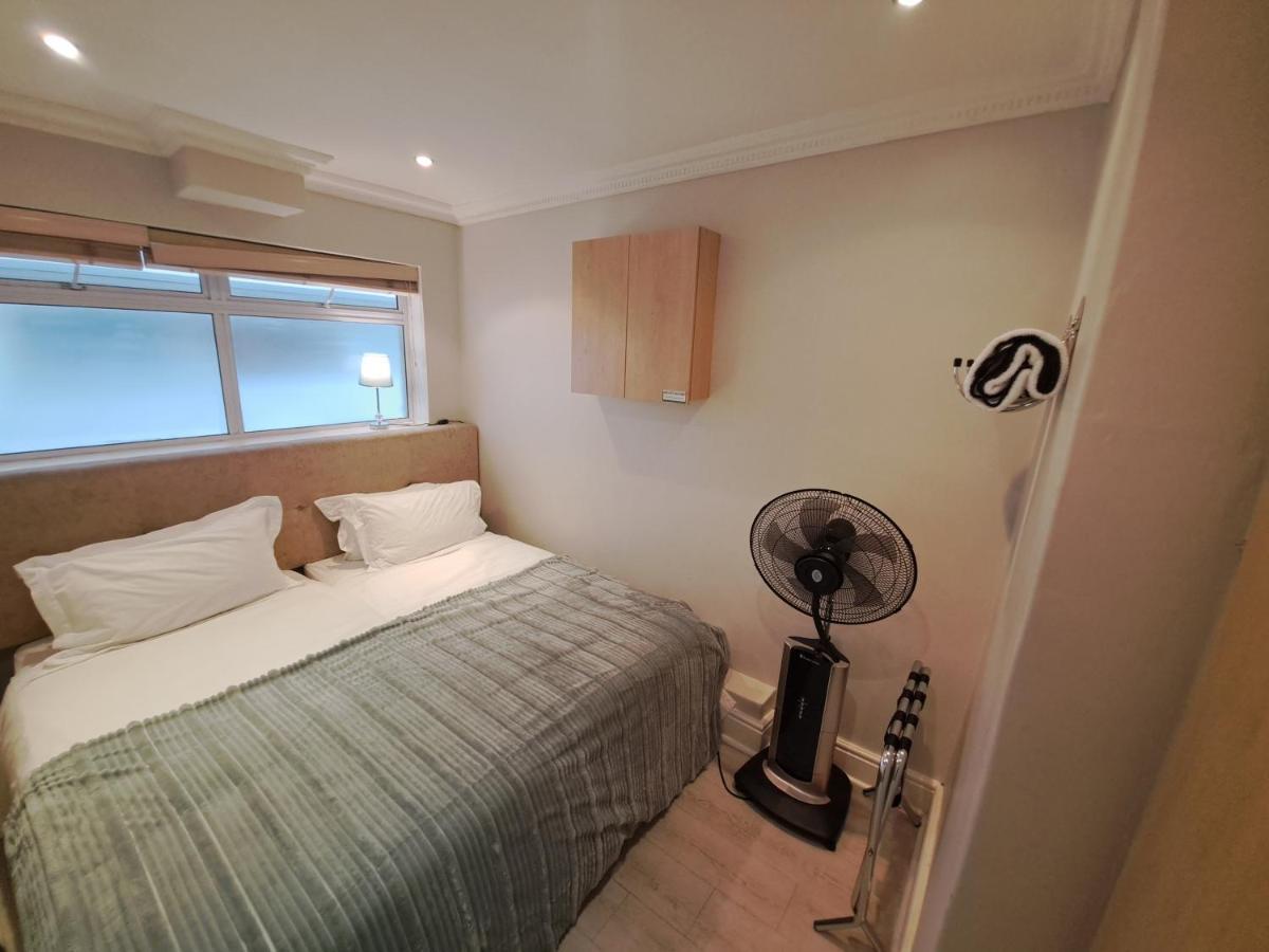 3 Bedroom Sea Facing Family Apartment Cape Town Moullie Point Extérieur photo