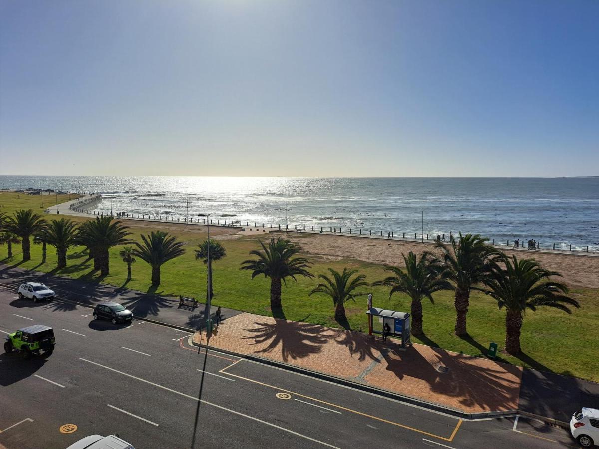 3 Bedroom Sea Facing Family Apartment Cape Town Moullie Point Extérieur photo