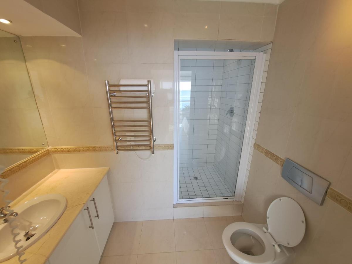 3 Bedroom Sea Facing Family Apartment Cape Town Moullie Point Extérieur photo