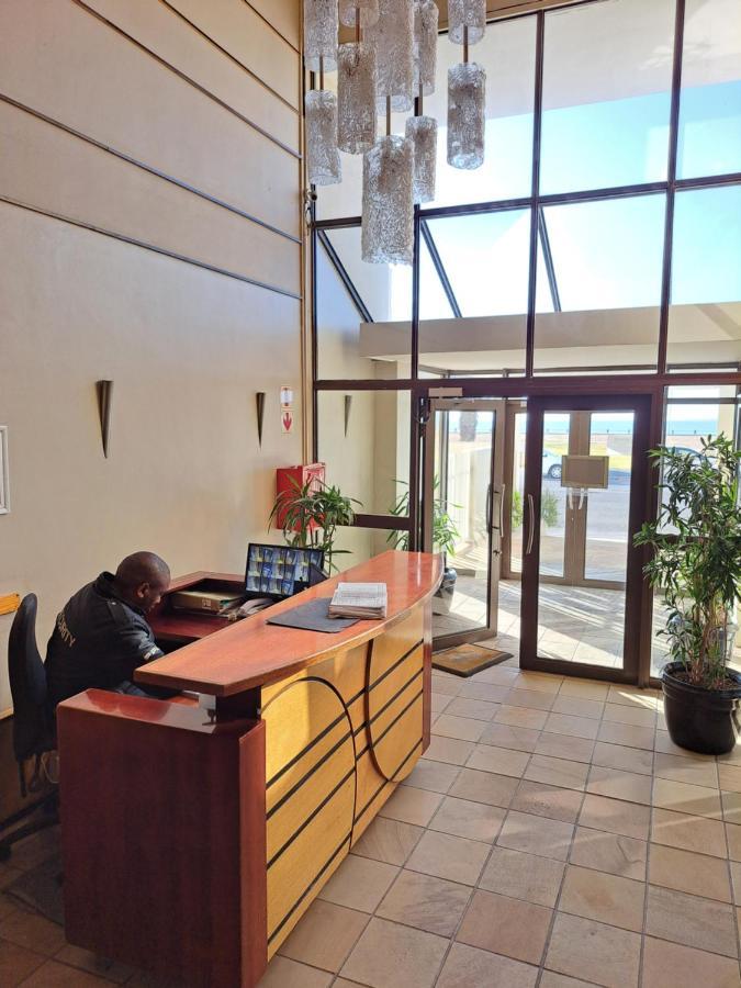 3 Bedroom Sea Facing Family Apartment Cape Town Moullie Point Extérieur photo