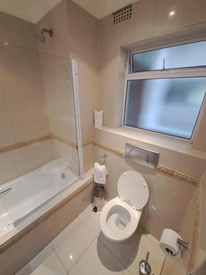 3 Bedroom Sea Facing Family Apartment Cape Town Moullie Point Extérieur photo