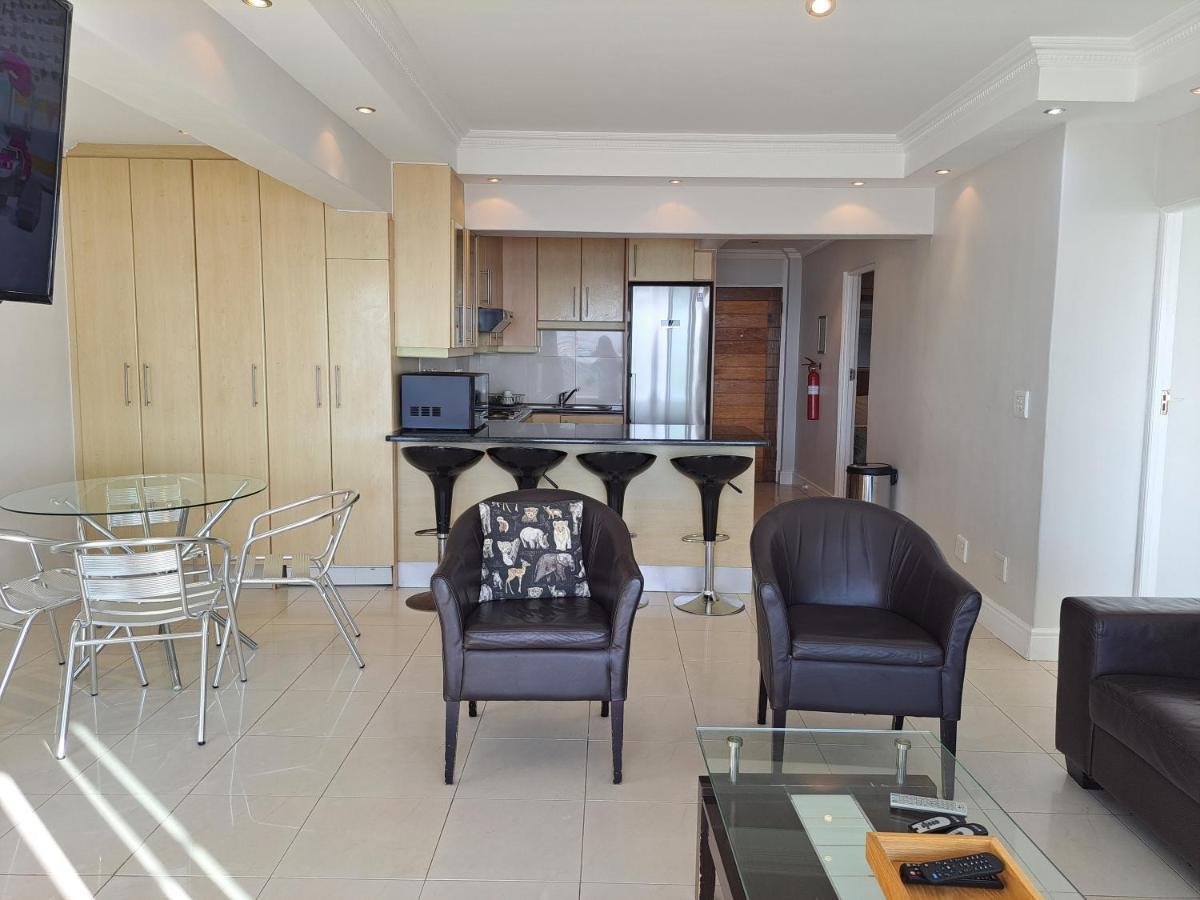 3 Bedroom Sea Facing Family Apartment Cape Town Moullie Point Extérieur photo