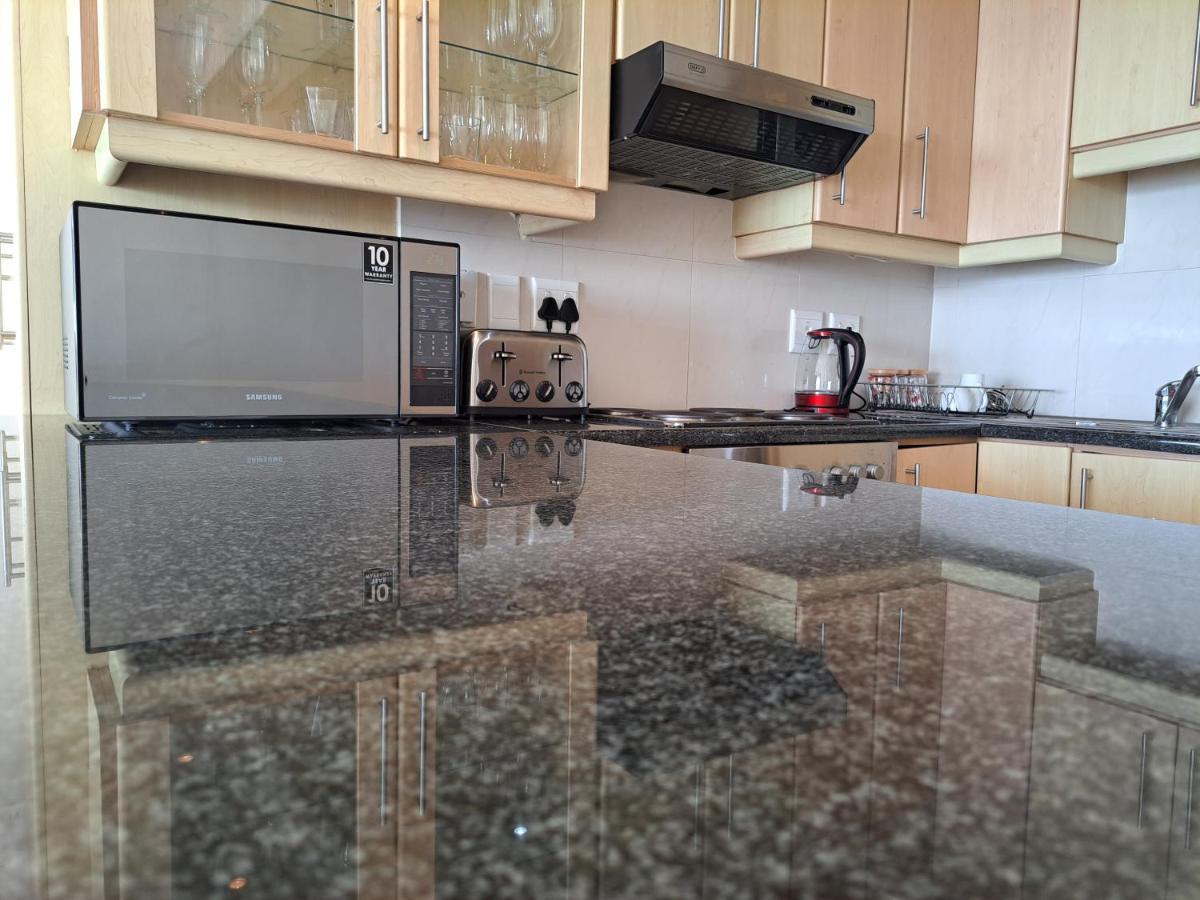 3 Bedroom Sea Facing Family Apartment Cape Town Moullie Point Extérieur photo